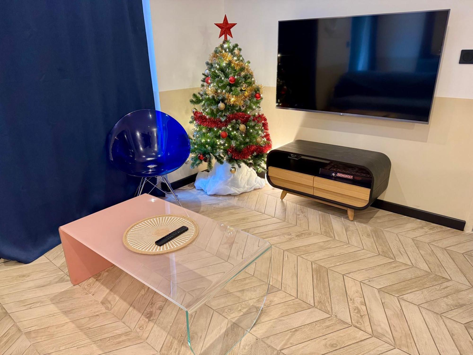 Roma Divine Home Cinema Et Jardin Nimes Ngoại thất bức ảnh